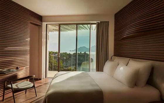 Deluxe Suite Sea View (2)