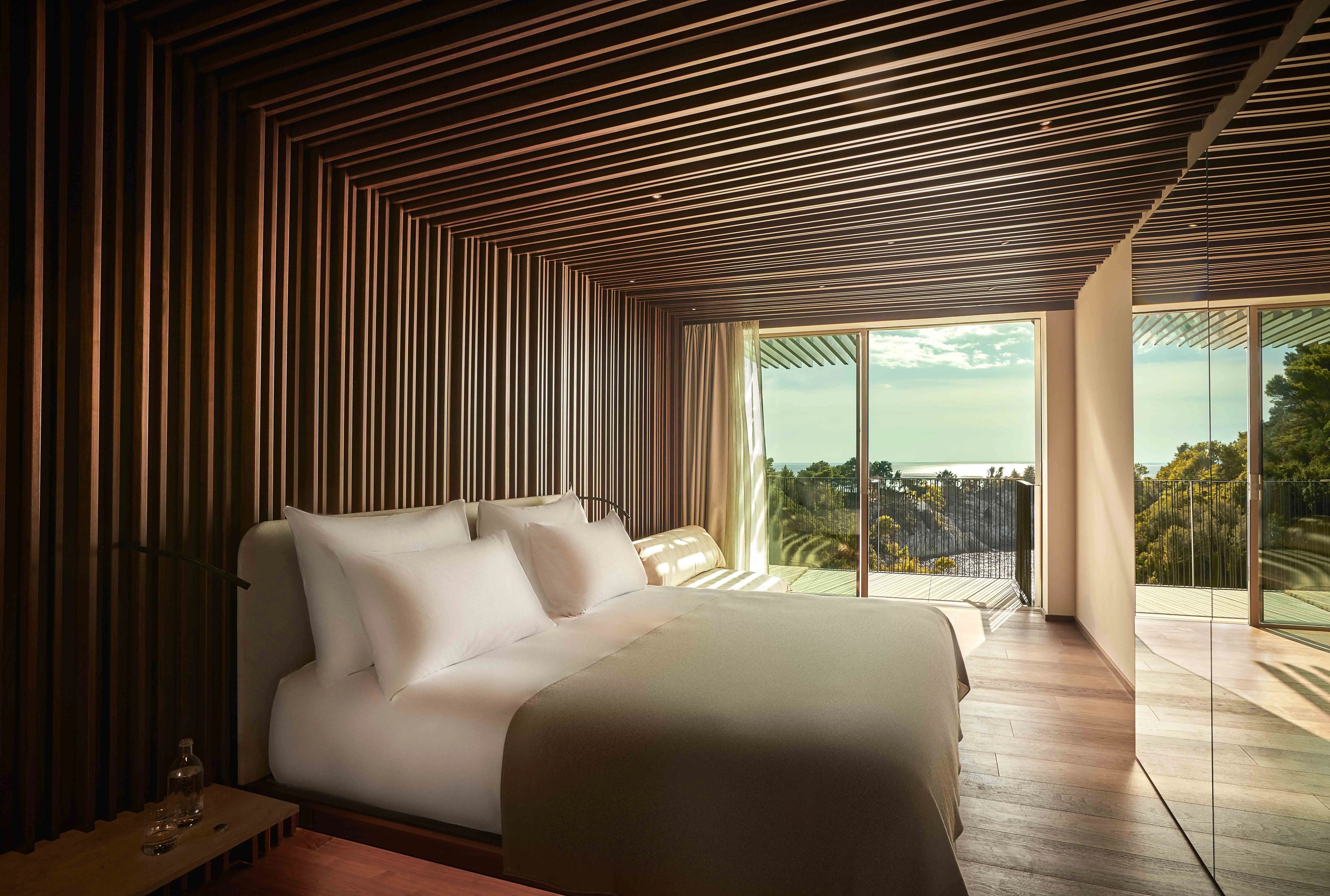 Deluxe Sea View (1) (1)