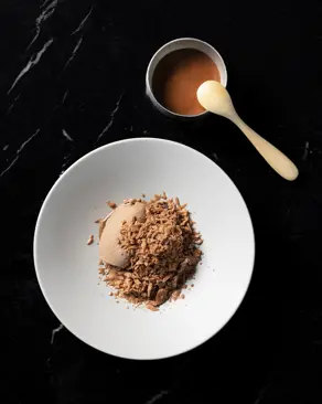 Mousse Al Cioccolato Della Manufacture D'alain Ducasse A Parigi, Pralinato Al Grué Di Cacao E Olive Taggiasche